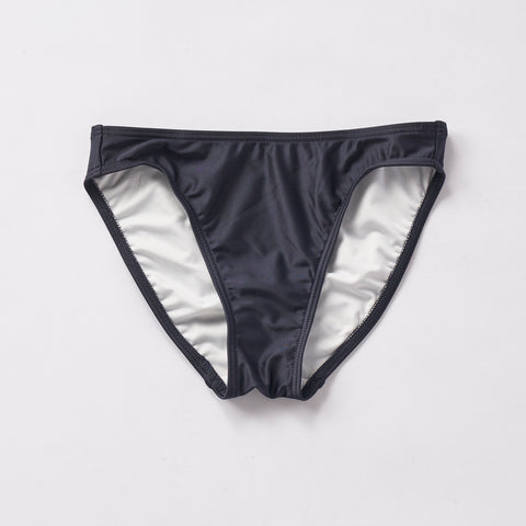 吸水速乾！アクティブシーンに最適 ラッシュガード＆水着 4点セット (フィットネス/ヨガ対応)【FILA】