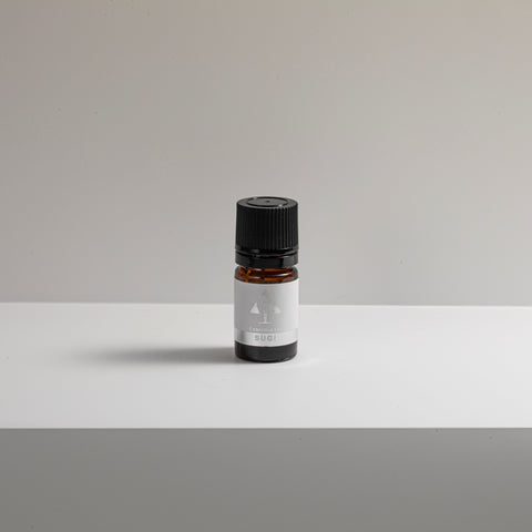 霊峰白山の息吹をこの一滴に。天然100% 国産エッセンシャルオイル（スギ） 5ml